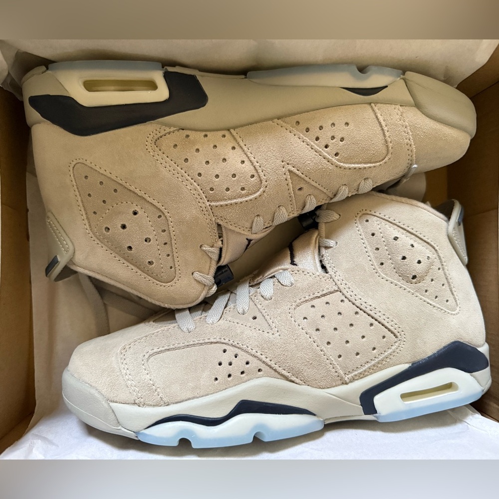 Gray and blue suede Jordan 6 size 8 in women, 6.5 in men. Brand new never worn